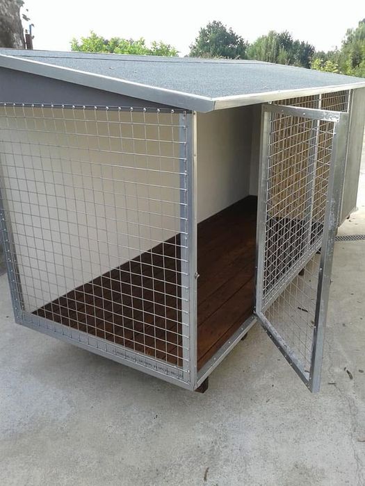 Canil ou Gatil com casota interior
