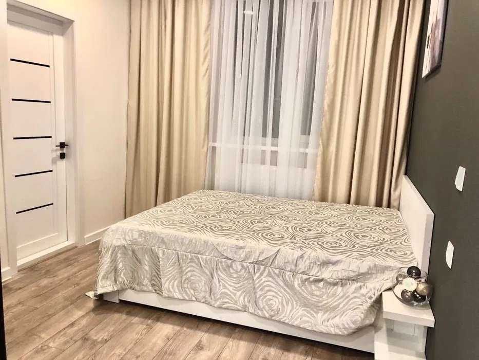Сдам посуточно 2к кв. возле ТРЦ Никольский