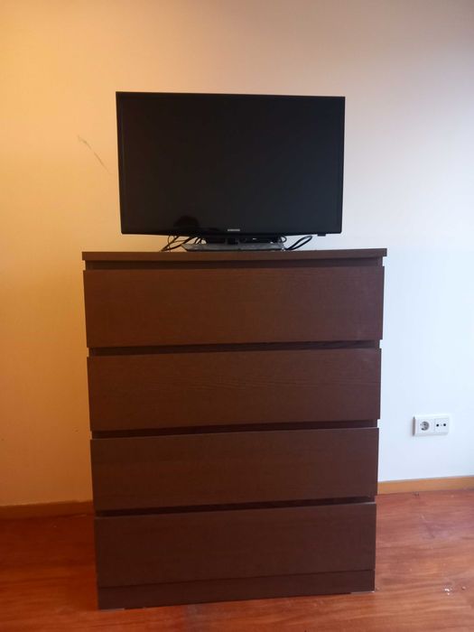 Movel Castanho com 4 gavetas