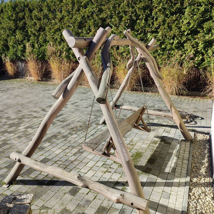 Huśtawka dębowa z bali .