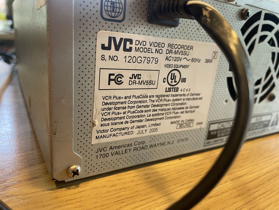 Nagrywarka VHS -DVD firmy JVC DR-MV55U