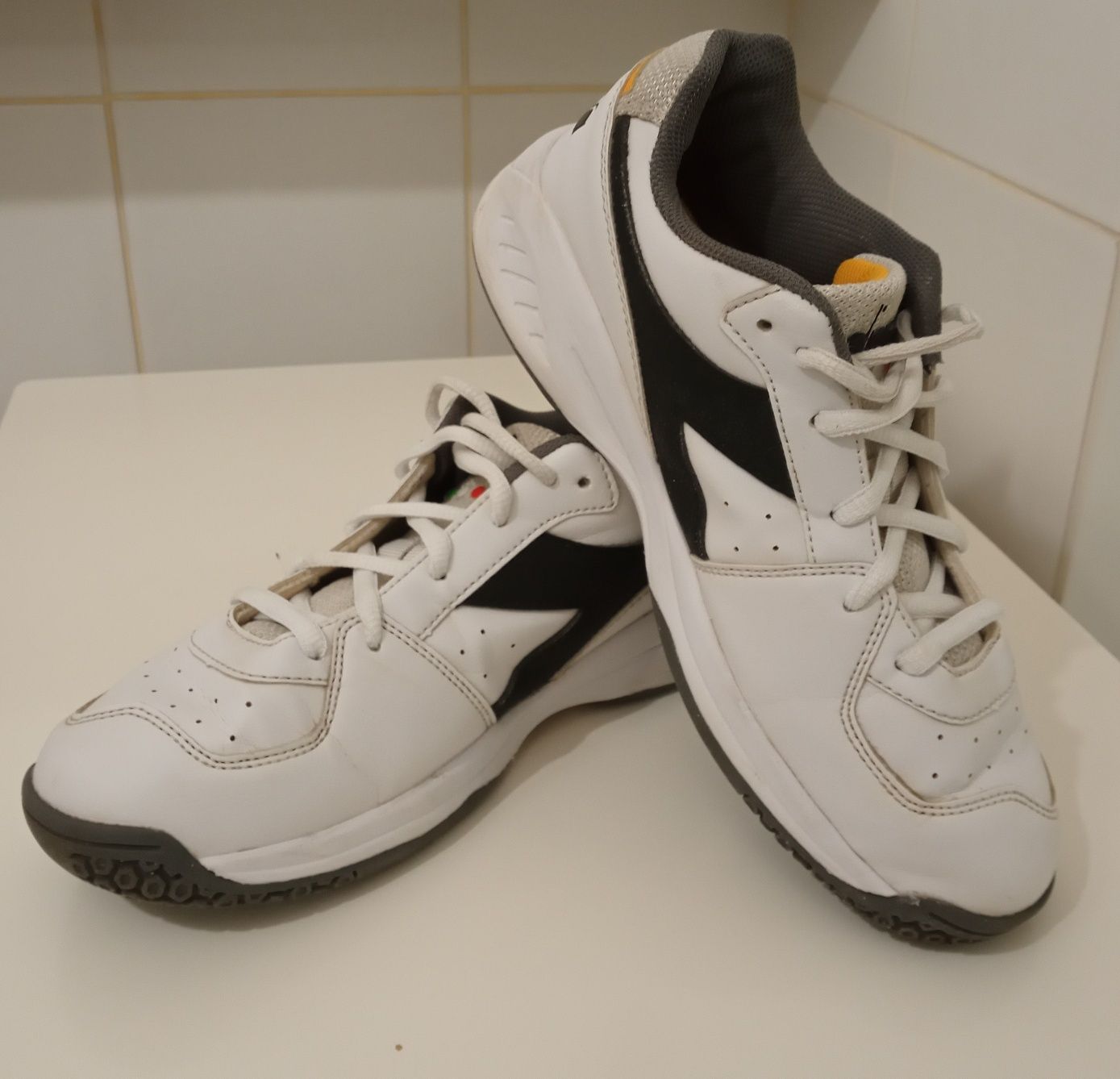 DIADORA młodzieżowe buty sportowe, rozm. 37