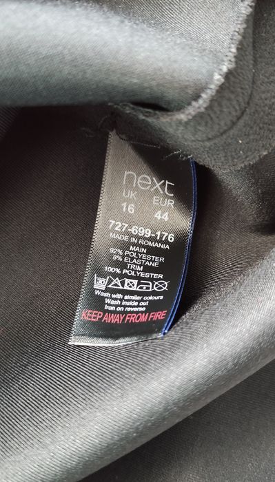 Elegancka czarna sukienka