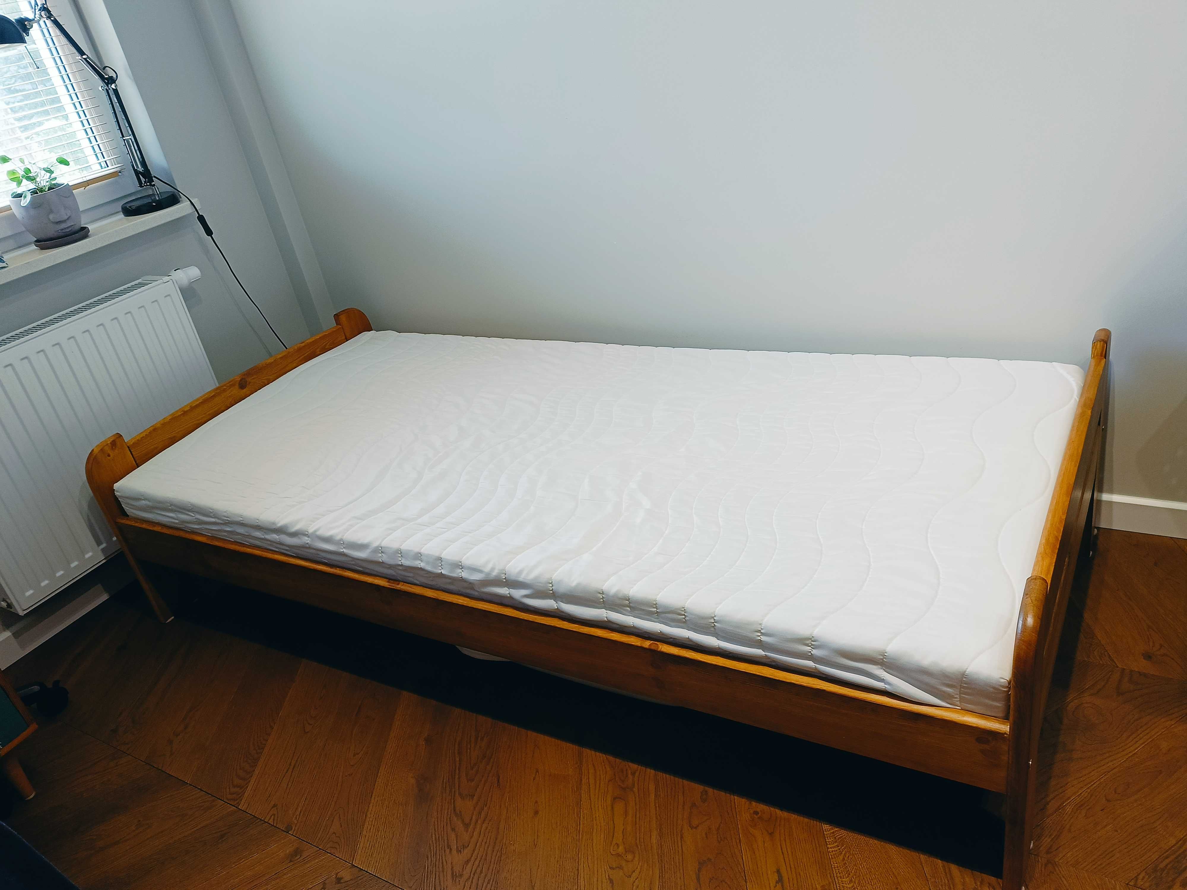 Łóżko sosnowe kolor dąb z materacem kieszeniowym 90x200cm