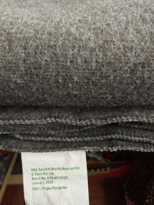 Продам серое одеяло ( теплое,мягкое)