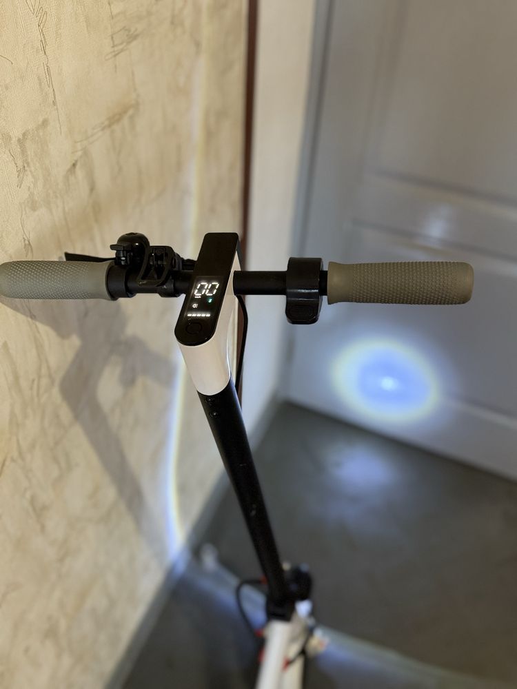 Електросамокат Like.Bike One white (заміна батареї)