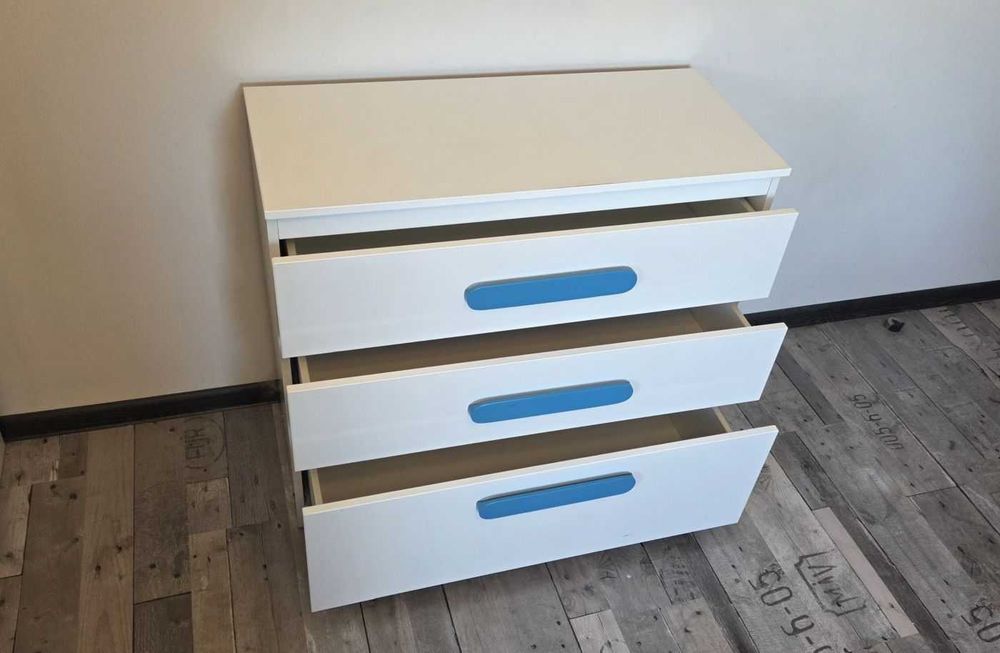 Zestaw mebli młodzieżowych, garderoba, biurko, komoda, szafka, komplet