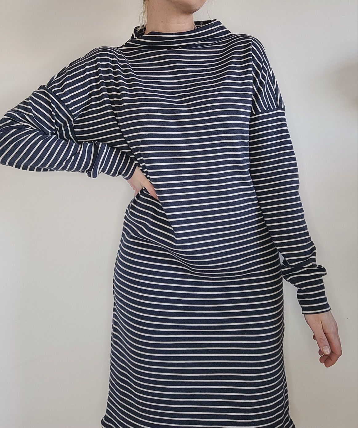 Mega długa bluza w paski oversize sukienka dresowa Soft Rebels