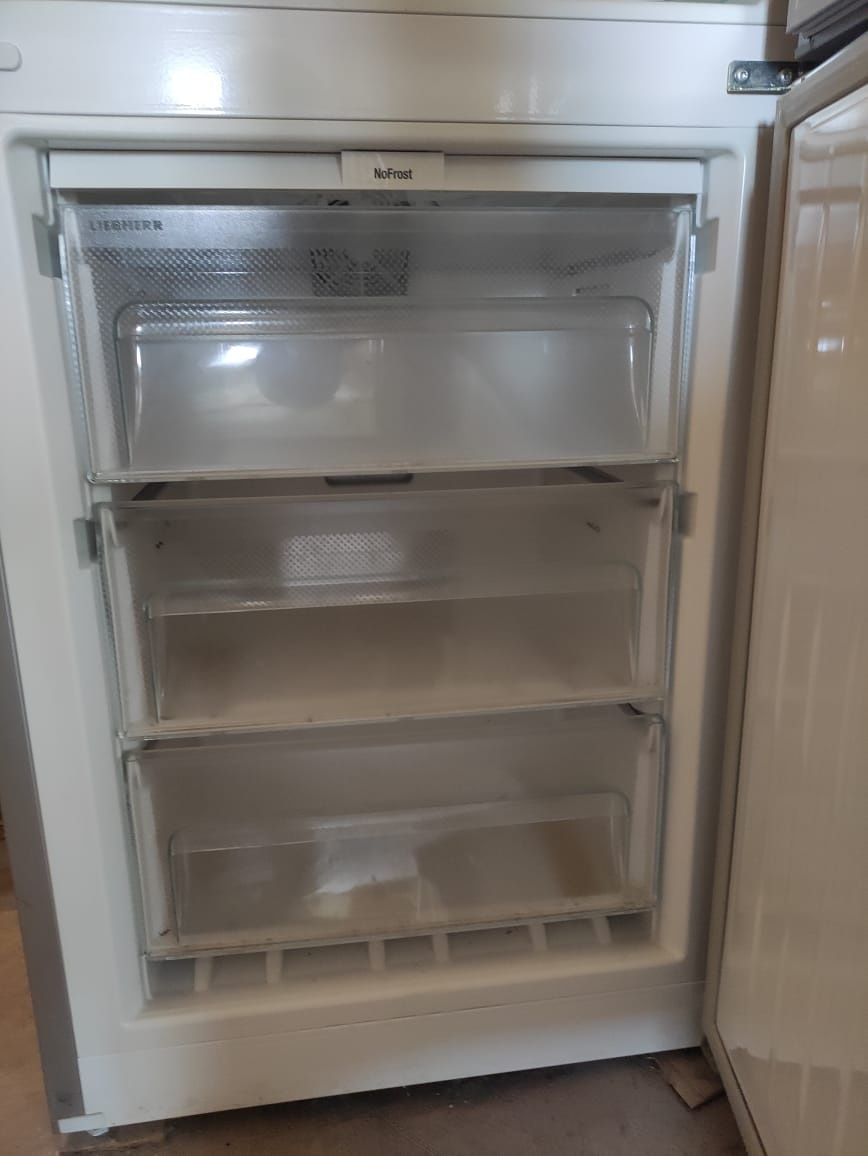 Продам холодильник libherr CNEL4813