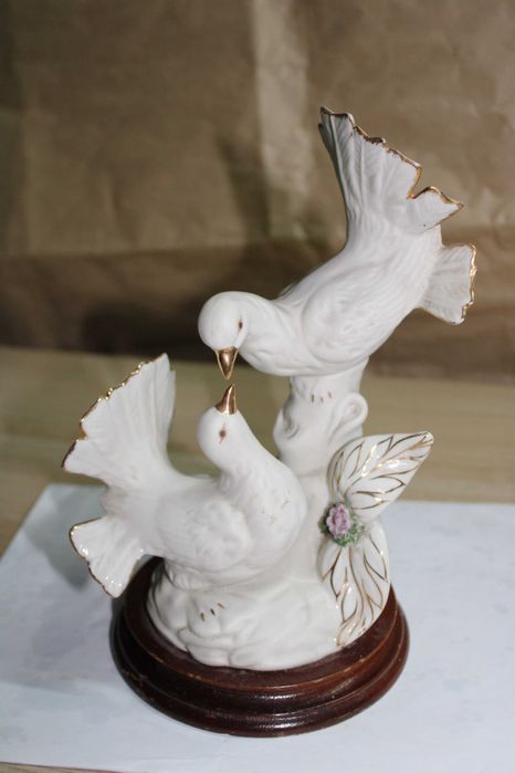 Pombas em Porcelana