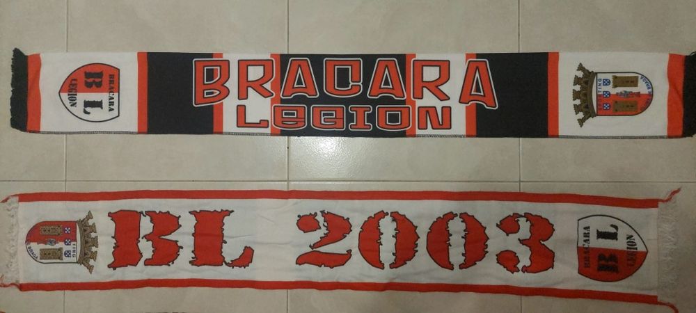 varios cachecois do SCBraga