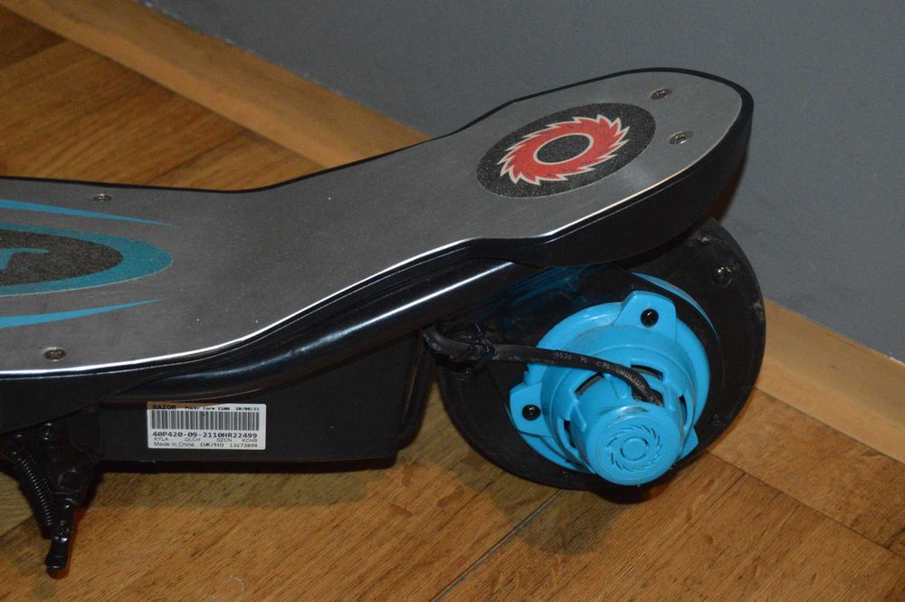 Jak nowa!  Hulajnoga elektryczna Razor E100