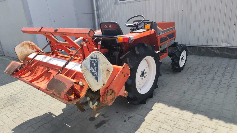 Japoński traktorek Yanmar F 215 z glebogryzarką 4x4 21 KM