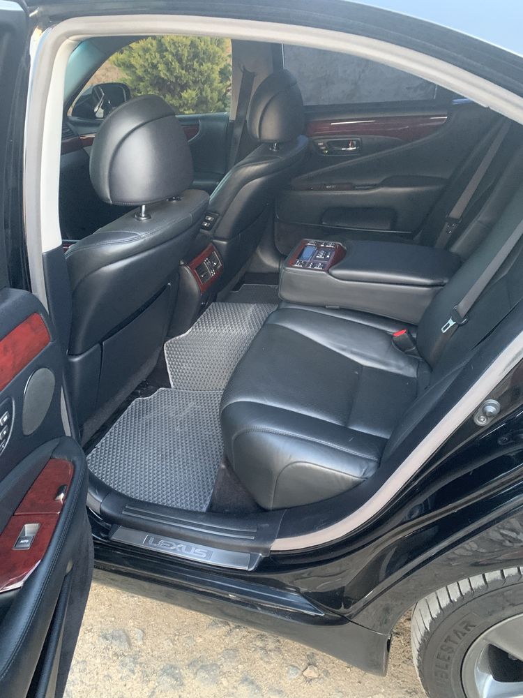 Продам хорошего черныша LS 460