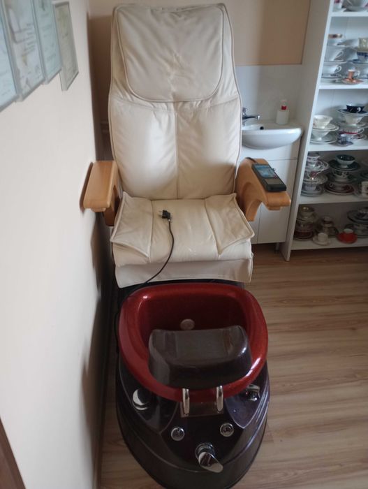Fotel do pedicure z funkcją masażu