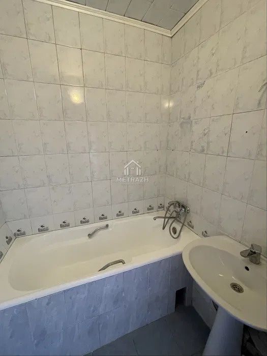 Продам 2х кв.ул.Нескорених, м.Героев труда,Салтовка, 607 м/р,е-відновл