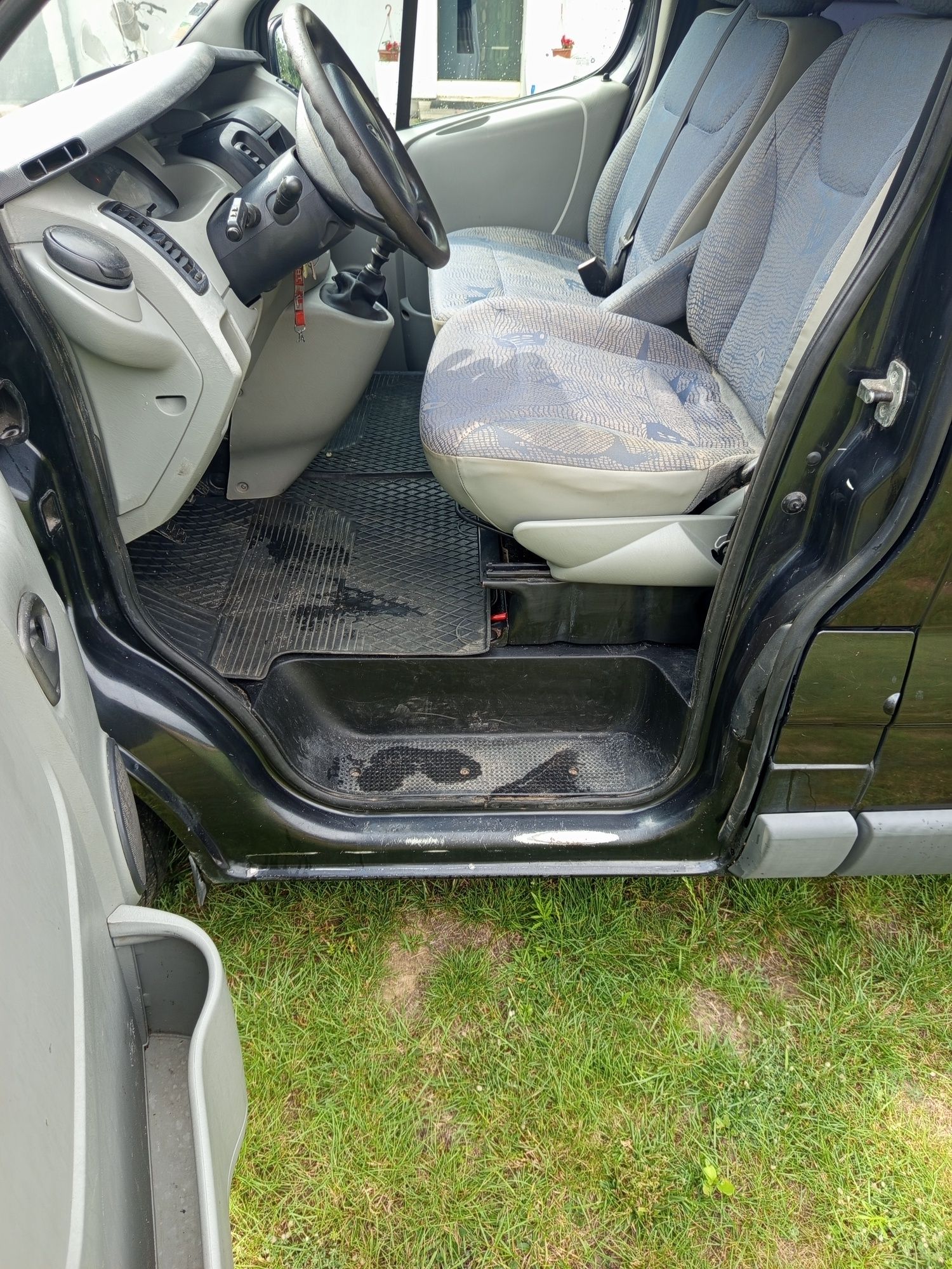 Renault Trafic 1.9 dCi 101km 6 osób