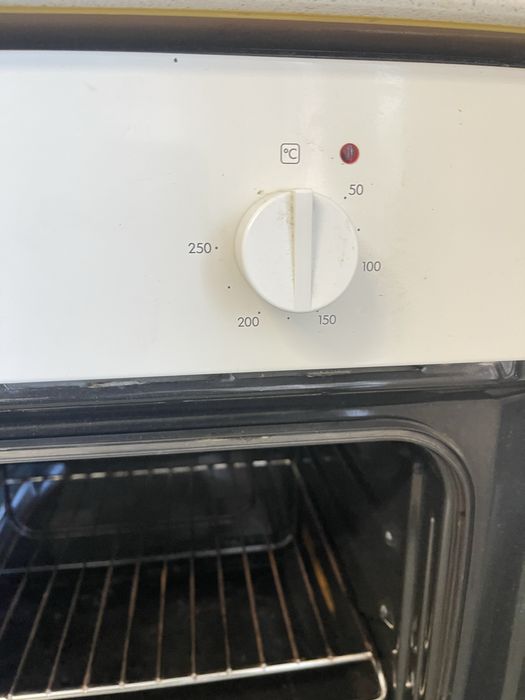 Placa a gas e forno eletrico a funcionar bem 80uros