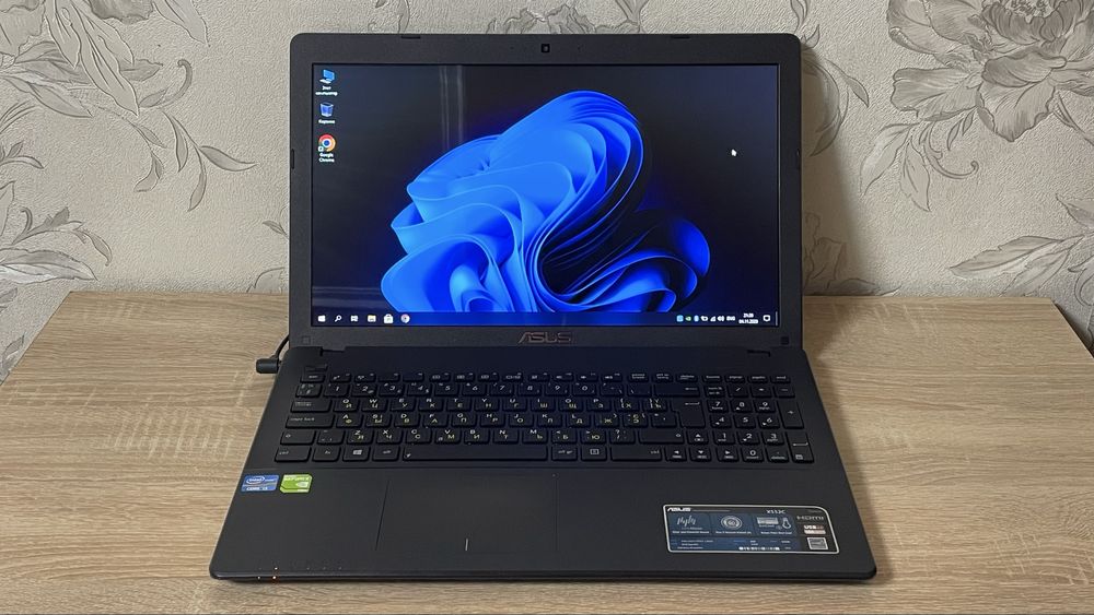 Ноутбук ASUS X552C / 8 GB RAM / Intel Core i5 / Nvidia GeForce GT 710M
