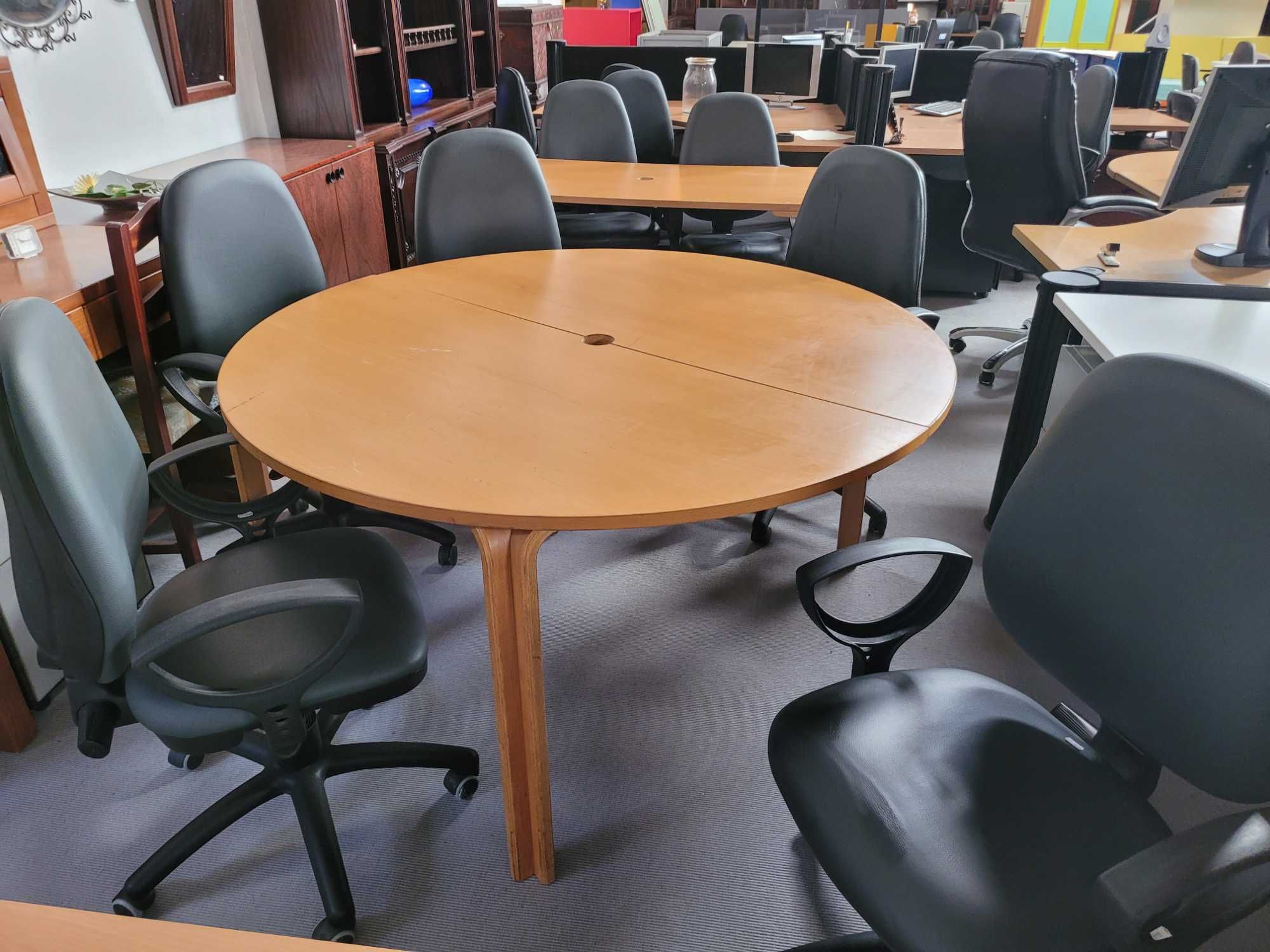 Mesa de reunião em madeira - Bom estado geral, apenas umas