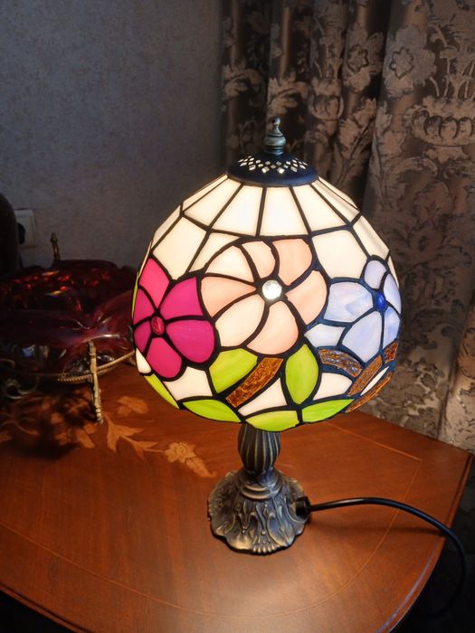 Лампа в стилі Тіффані