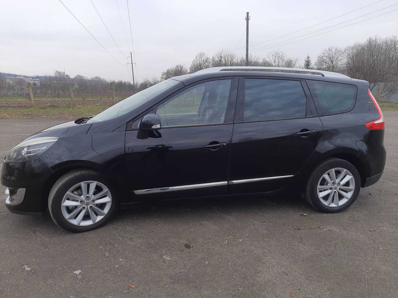 ПРОДАМ Renault Scenic 2012