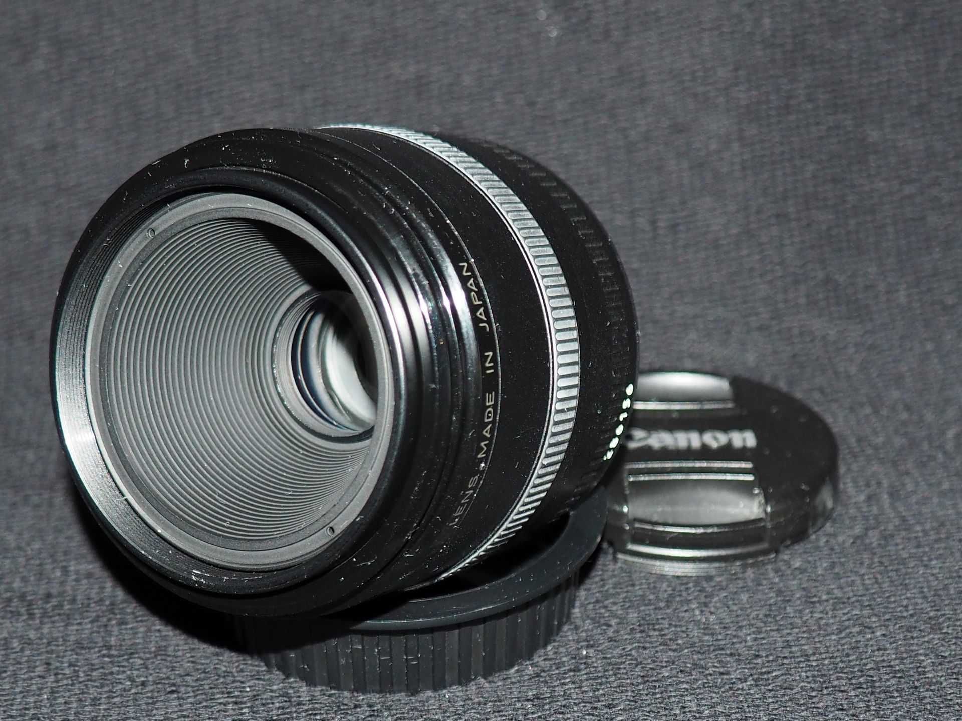 Obiektyw Canon EF 50mm f/2.5 Compact Macro.