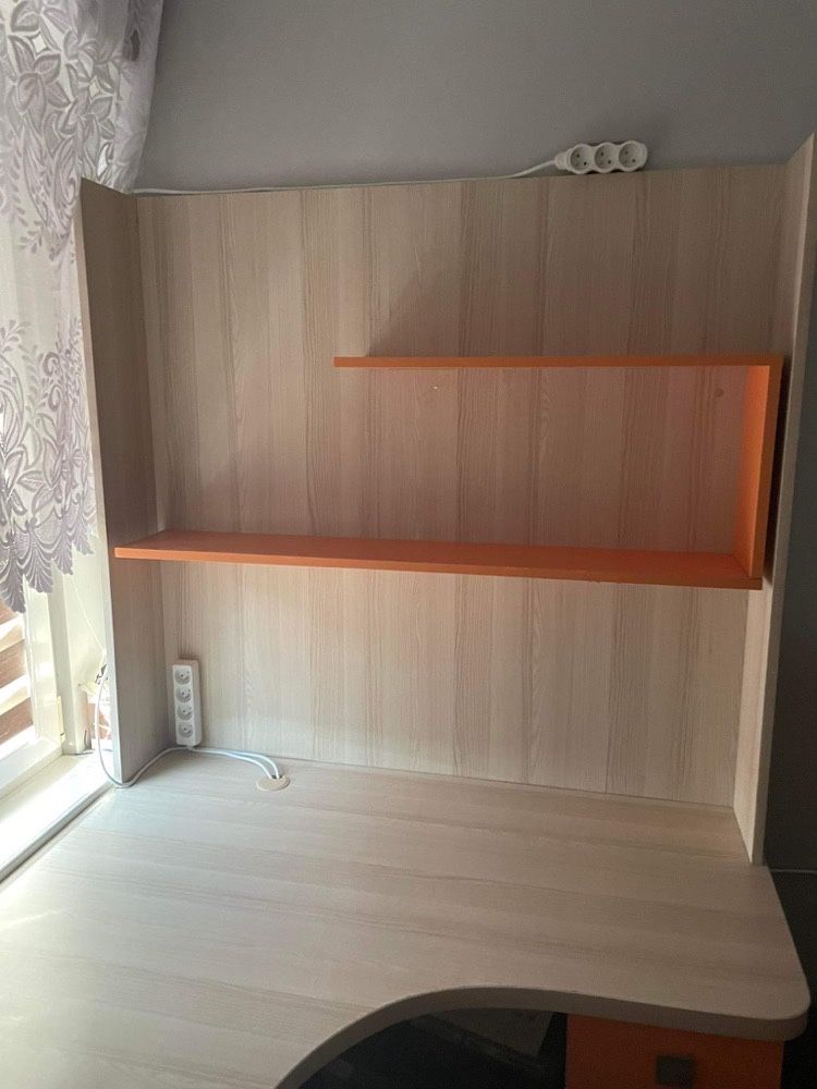 komplet mebli z biurkiem narożnym z nadstawką