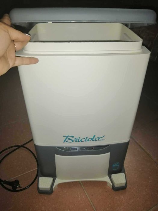 Aspirador de Pé, com balde para lixo