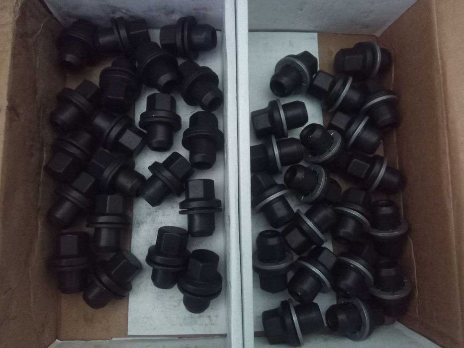 Итальянские гайки для оригинальных и неоригинальных дисков