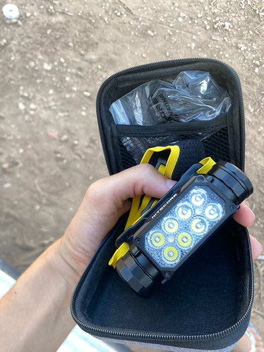 Lanterna nitecore nova