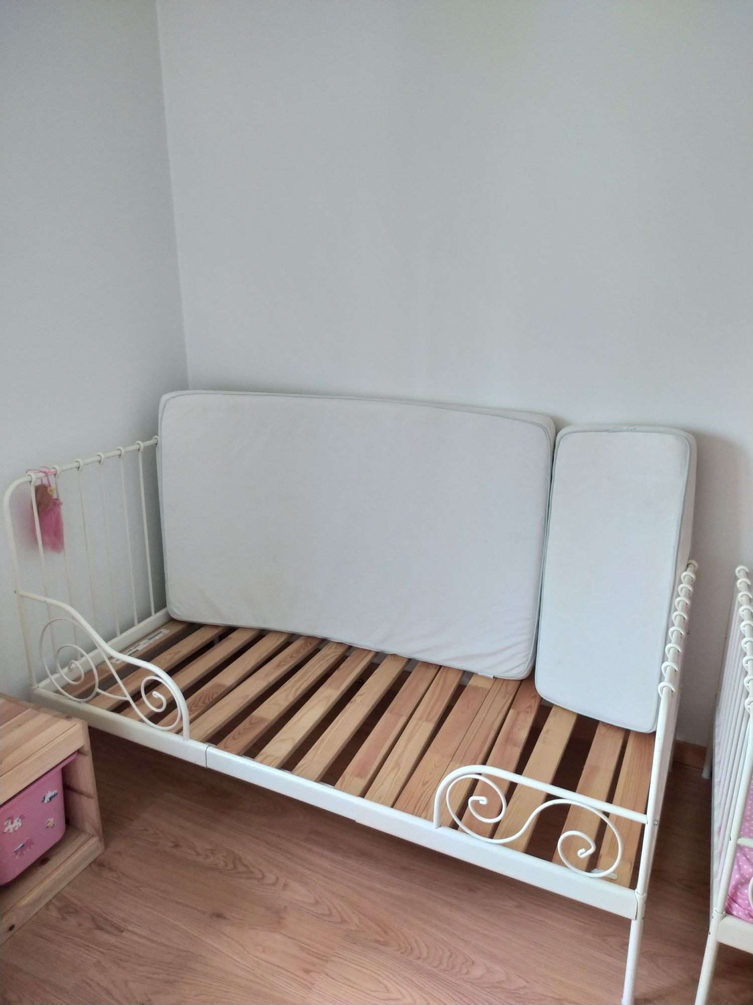 Cama ikea branca extensível com estrado e colchão