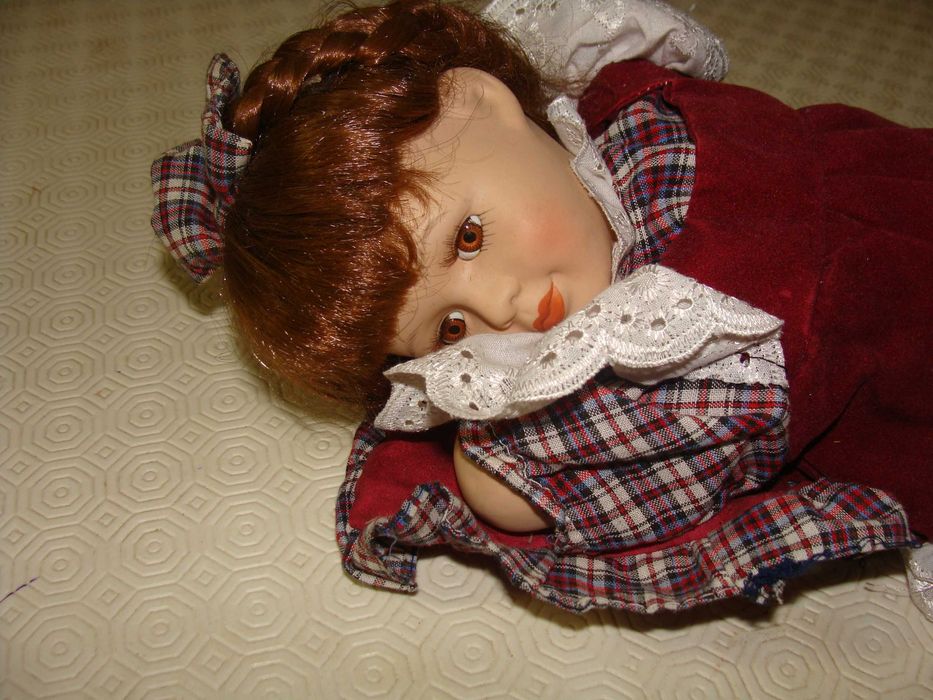 2 Bonecas de Porcelana Deitadas