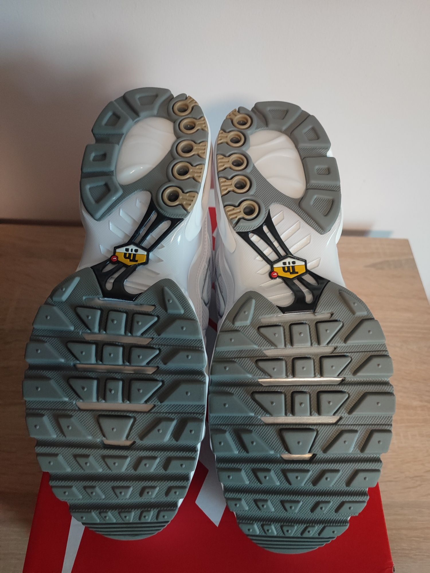 Air Max Plus 1 białe