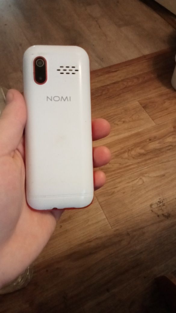 Кнопочный телефон Nomi
