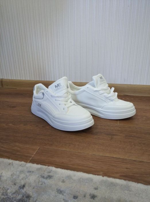 Продам кросовки новые