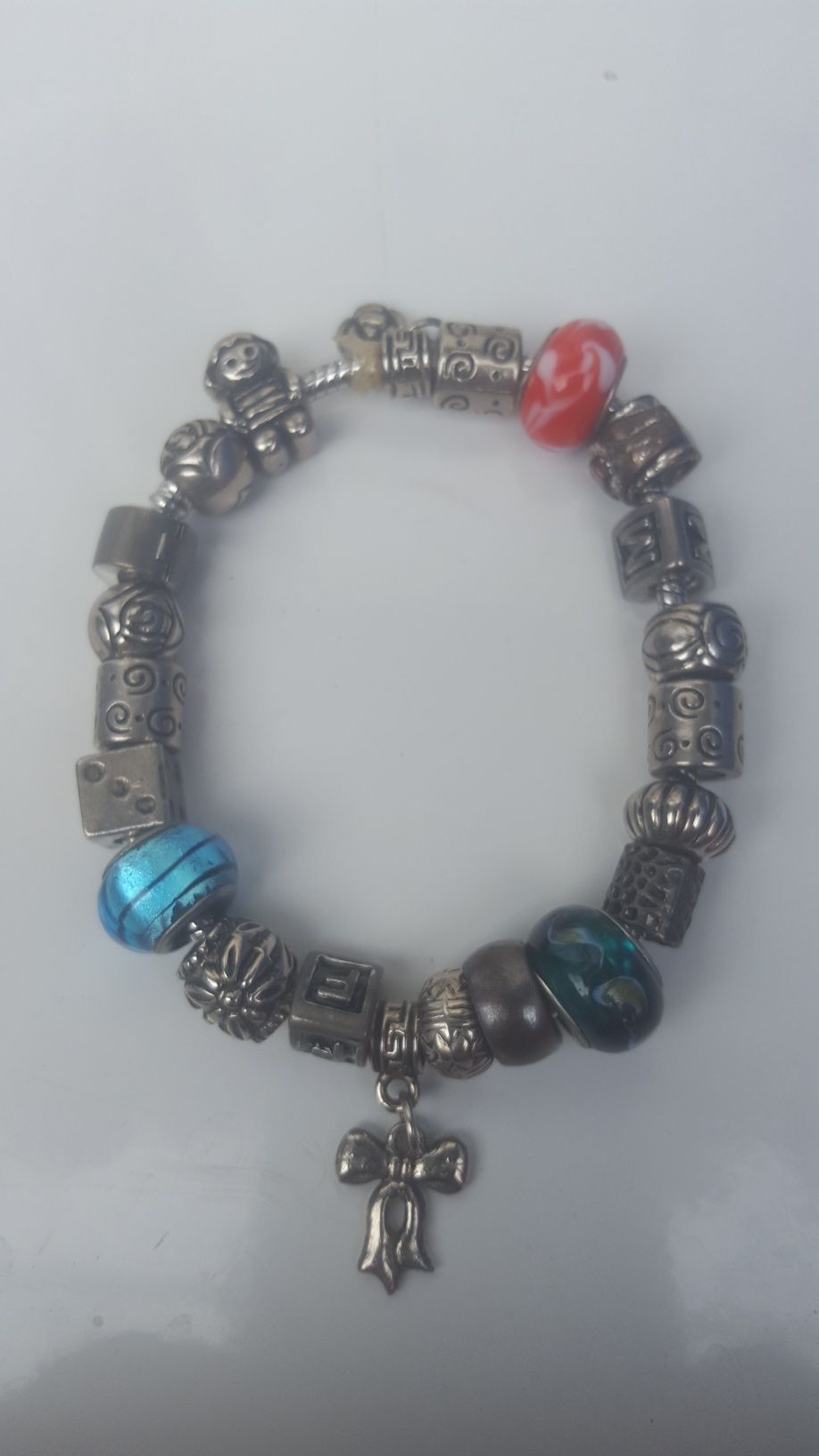 Pulseira para  Senhora  com diversos  pendentes