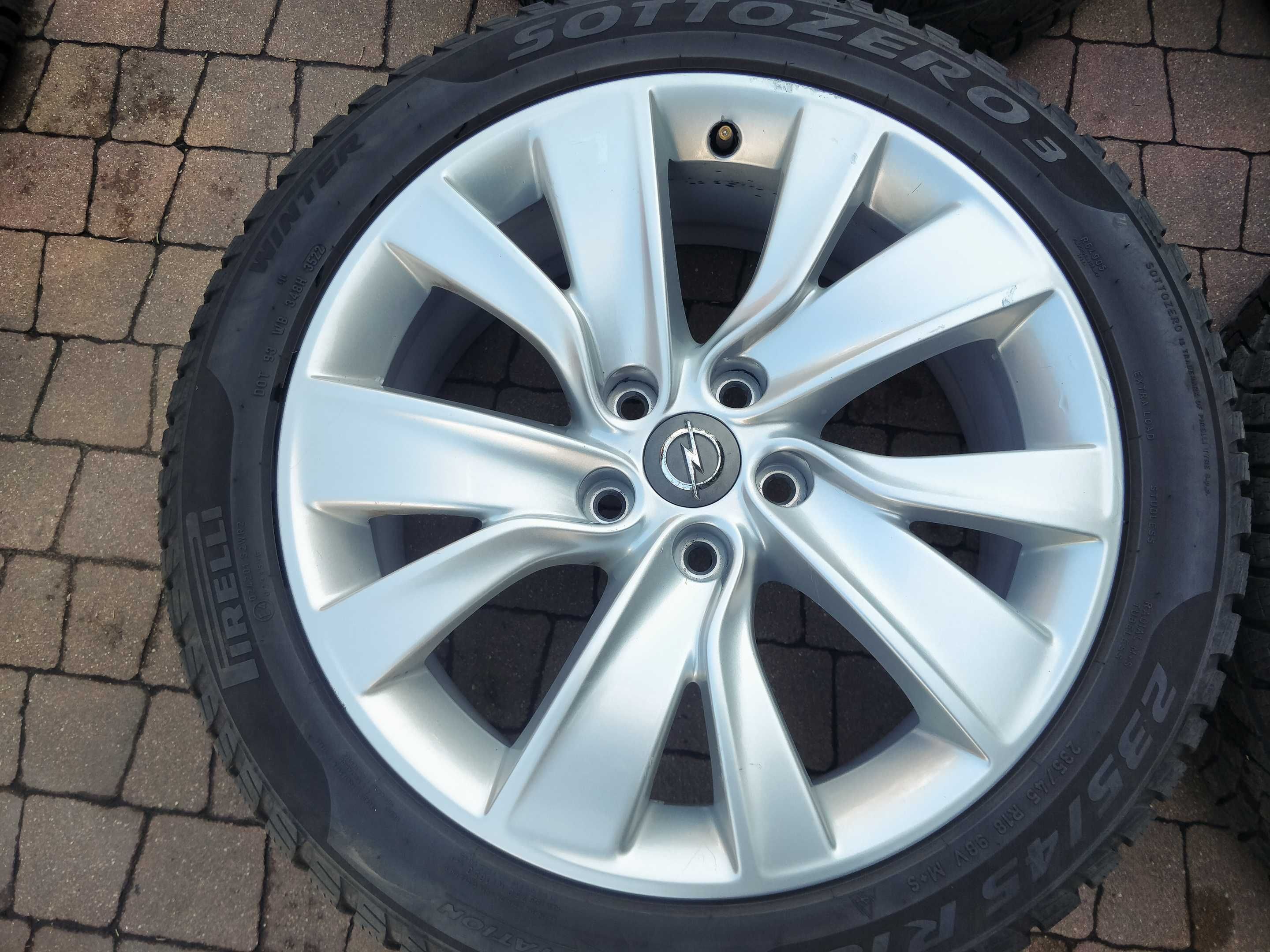 3477. Koła zimowe Opel Insignia B 5x115 235/45/18 Pirelli 2022/2023r