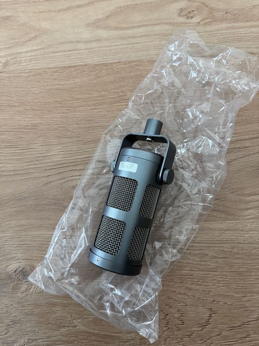 Microfone dinâmico com padrão supercardióide rígido - Como novo