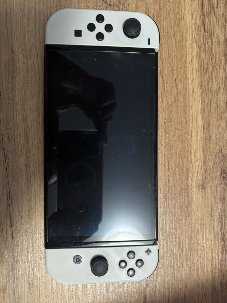 Nintendo switch OLED plus 2 gry oraz akcesoria
