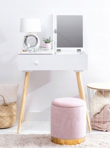 Biala toaletka z lustrem