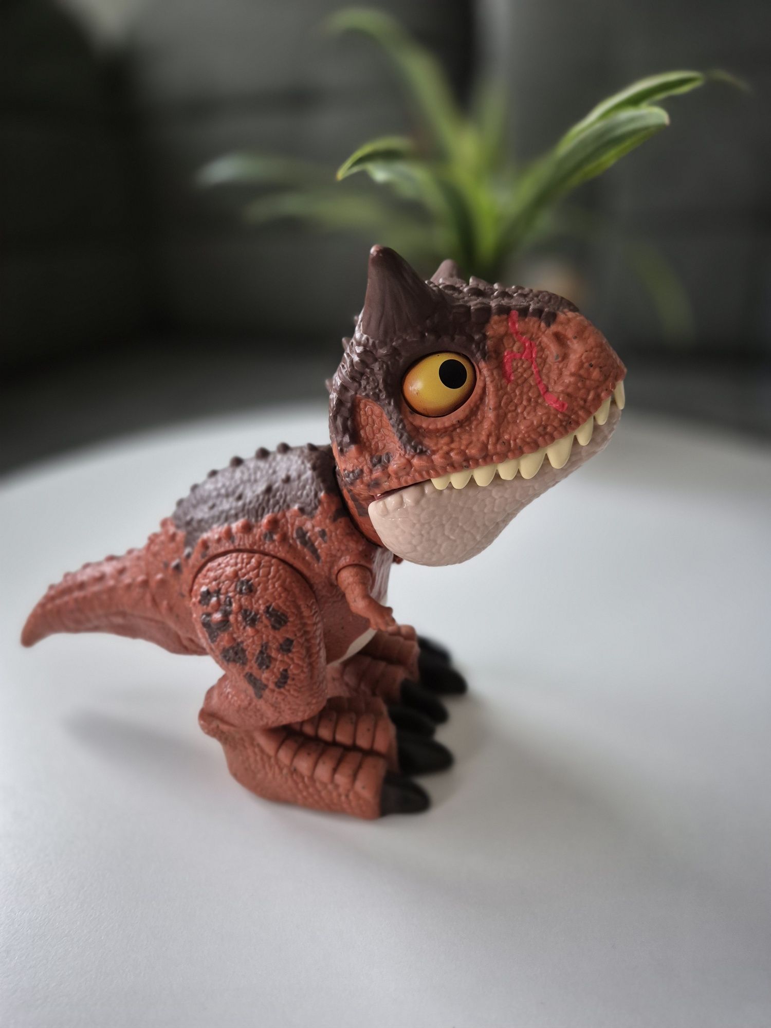 Dinozaur Carnotaurus Toro Karnotaur zabawka używana