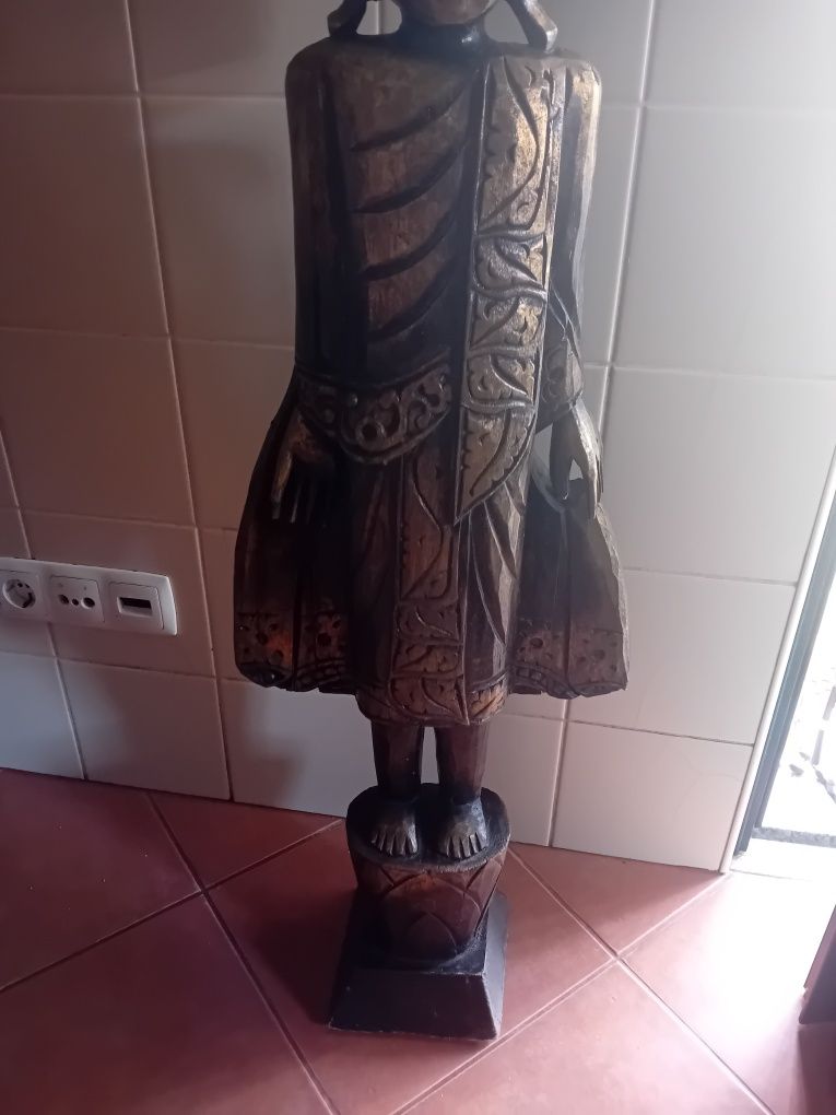 Estatueta Buda em.madeira esculpida