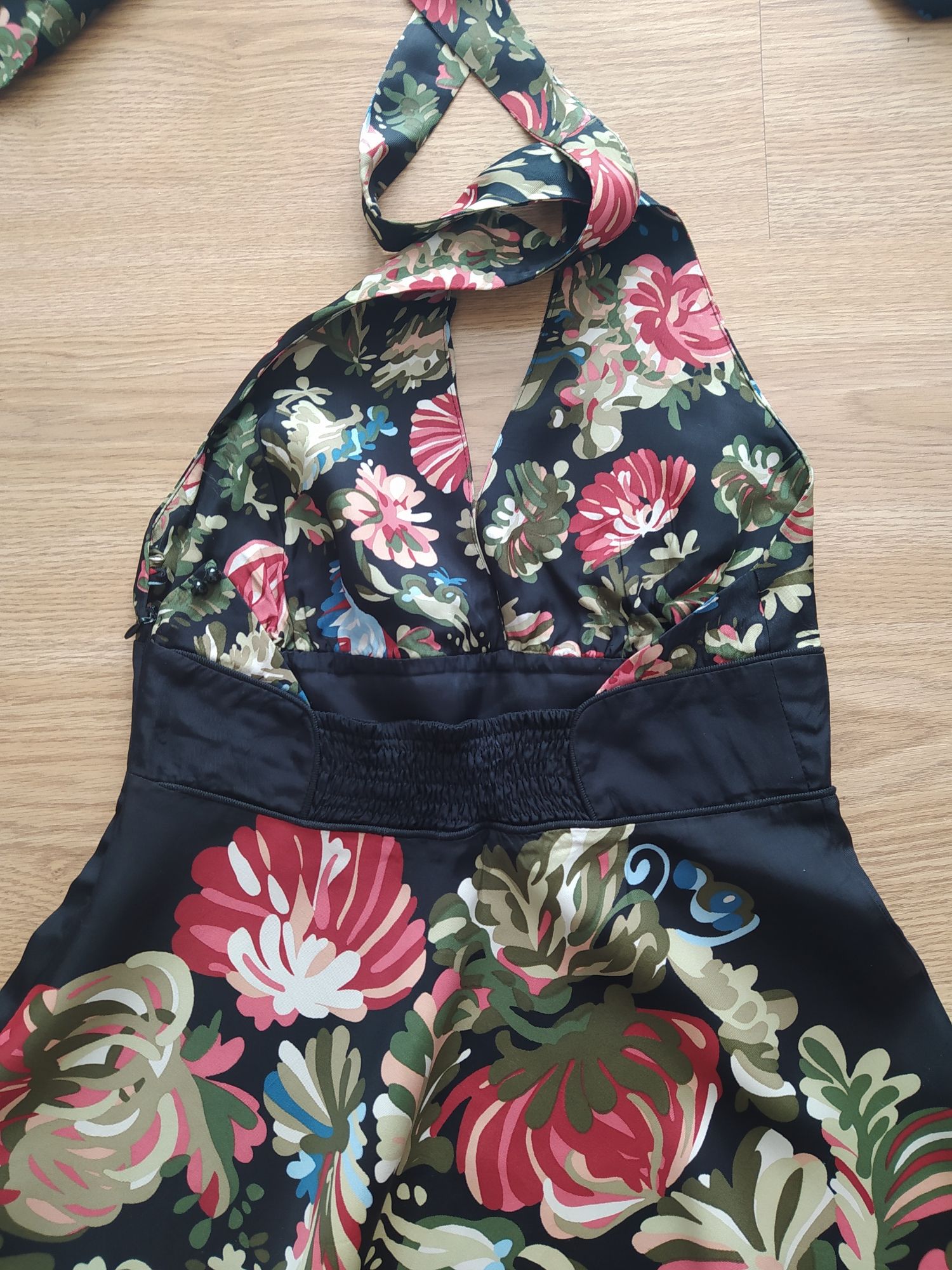 Vestido Mango tecido tipo acetinado tamanho L