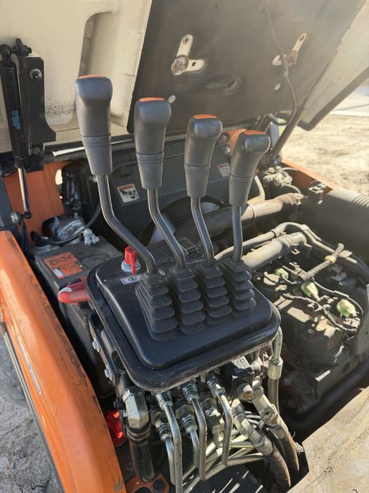 Empilhador Doosan 2.5T triplex d 2023