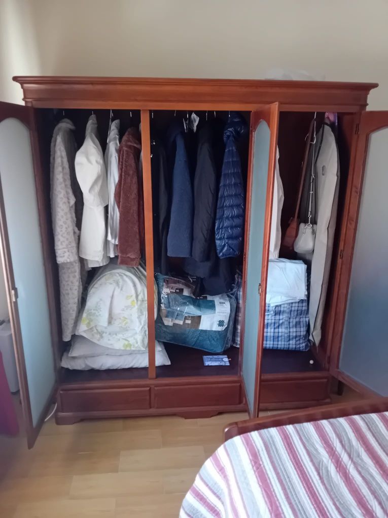 Conjunto Mobilia quarto -roupeiro/mesas/espelho e comoda