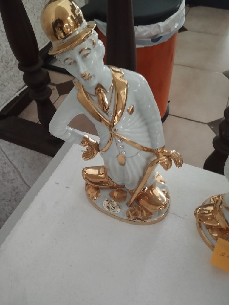 Estatuetas em porcelana