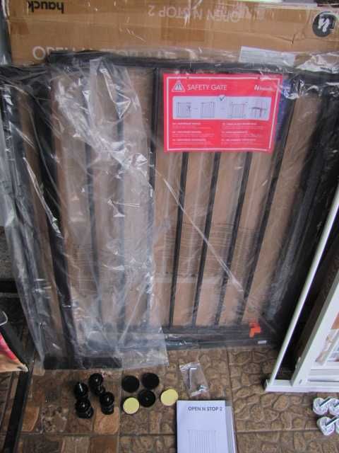 Bramka zabezpieczająca ochronna dla dzieci Hauck 75-80 cm czarna