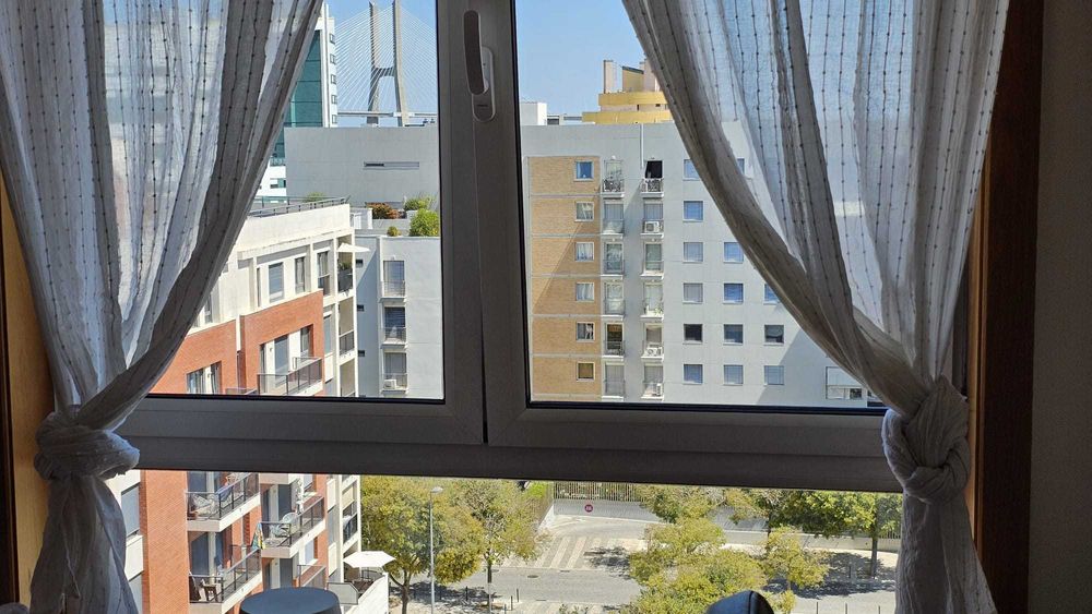 Quarto mobilado no Parque das Nações