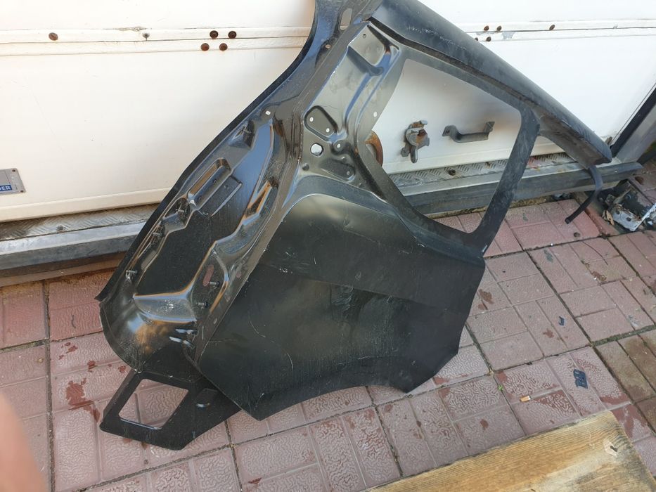 Peugeot 5008 blotnik prawy tył